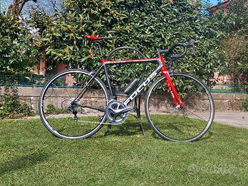bicicletta da corsa su strada Focus izalco Max