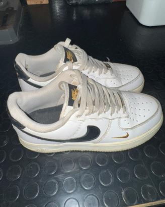 scarpe bianche
