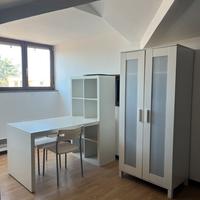 Scrivania e armadietto IKEA