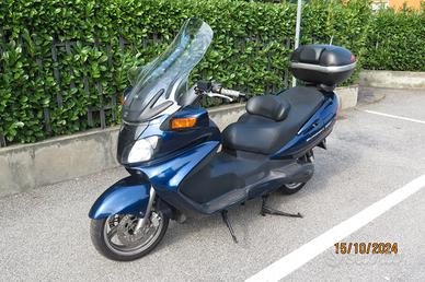 Suzuki Burgman 650 con Bauletto Givi V46