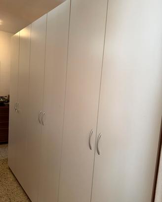 Armadio bianco a 6 ante