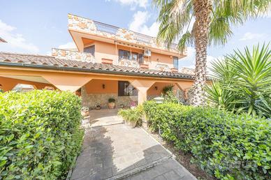 PORZIONE DI BIFAMILIARE A ROMA