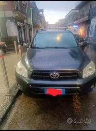 Toyota rav 4 con gancio traino