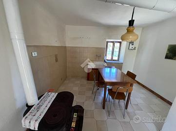 CASA SEMINDIPENDENTE A LESSOLO