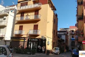 ARENELLA: PALAZZINA INDIPENDENTE CON TERRAZZO