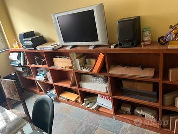 mobile con mensole in legno parete 5m