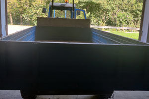 Rimorchio agricolo con asse motrice