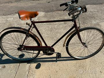 Bicicletta con telaio Bianchi parafanghi legno 26