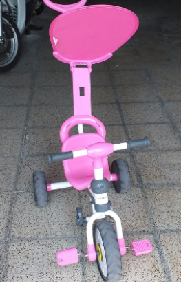 Triciclo ruote gomma piena con manico girevole