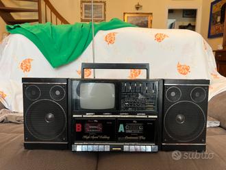 BoomBox con Televisore anni ‘80 - Ghetto Blaster  			