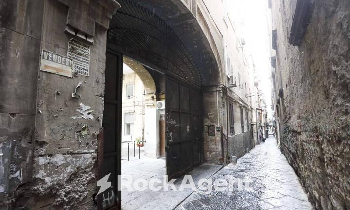 AD.ZE VIA TRIBUNALI IMMOBILE AMPIA QUADRATURA