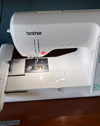 Macchina da ricamo brother INOVIS F540e