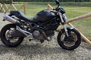 Ducati monster 696