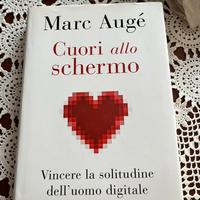 Libro  dal titolo Cuori allo schermo
