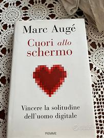 Libro  dal titolo Cuori allo schermo
