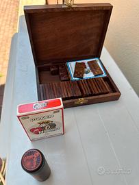 Gioco poker e dadi da gioco