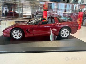 Bburago Chevrolet Corvette Targa 1998 1:18 Gold
