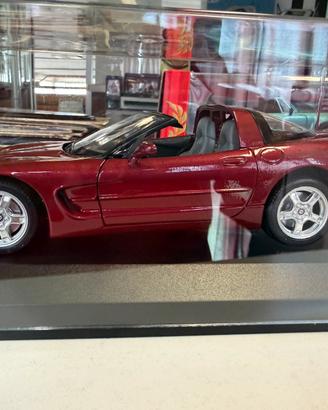 Bburago Chevrolet Corvette Targa 1998 1:18 Gold