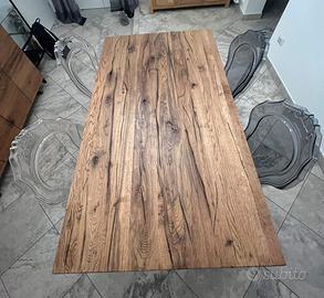 Tavolo salotto piu’ sedie.