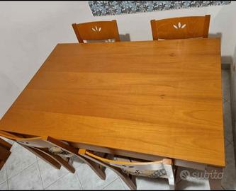 tavolo in legno allungabile  + 4 sedie