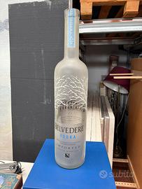 Bottiglia Vodka Belvedere h 65 cm.