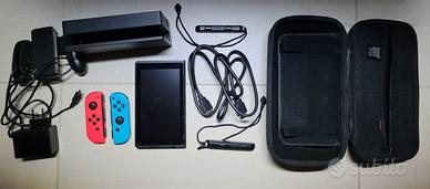 NINTENDO SWITCH COMPLETA CON CUSTODIA DA VIAGGIO