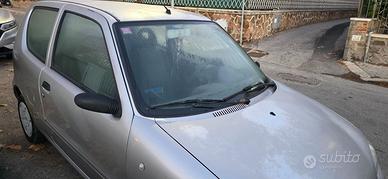 Fiat 600 grigia