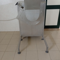 Affettatrice, centrifuga e macchina che pastorizza