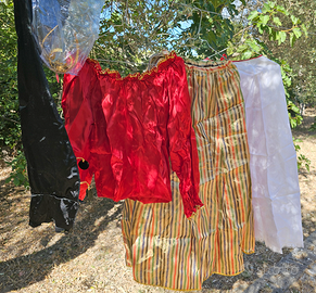 Costume gitana con accessori.