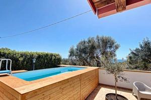 Struttura fronte mare in marina di serapo