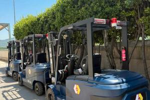 CARRELLO ELETTRICO MULETTO SOLLEVATORE