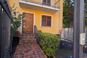 Nicolosi - villa accorpata id: nni056vv