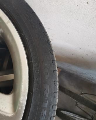 cerchi con gomme da 18 pollici per audi