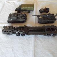 5 MEZZI MILITARI in 1/72 in plastica già colorati