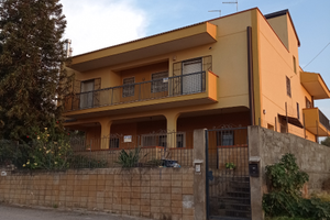 Intero stabile a prezzo ribassato