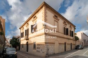 Intera Palazzina D'epoca In Centro Storico