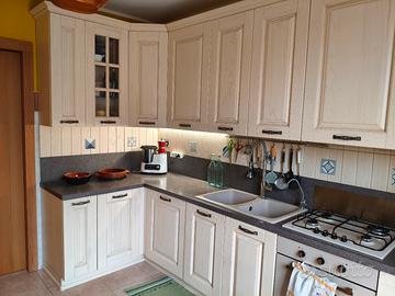 Cucina completa di elettrodomestici 