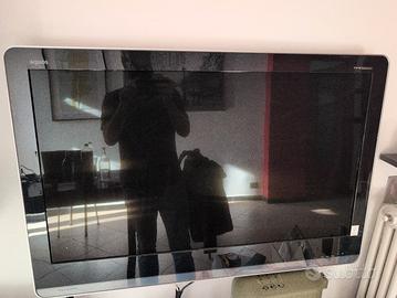 TV Sharp Aquos Quattron 40" con supporto a muro