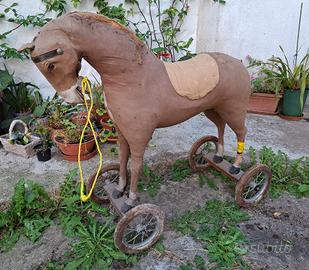 Cavallo a dondolo vintage