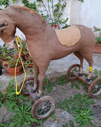 Cavallo a dondolo vintage
