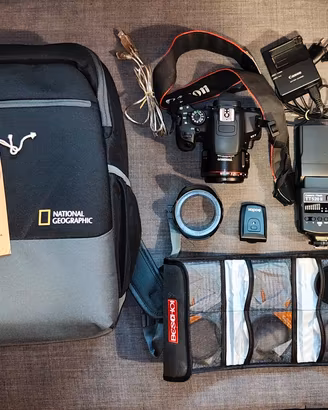 Canon 700d con obbiettivo e accessori 