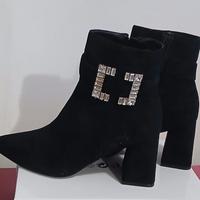 Stivaletto con fibia con strass