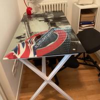 Scrivania e relativita sedia