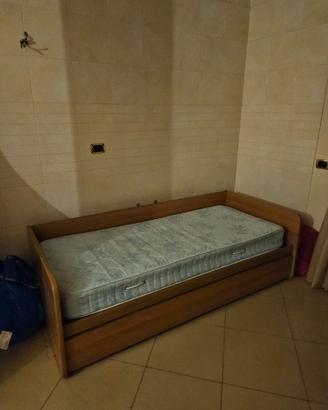 Letto singolo più secondo letto estraibile