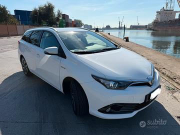 Toyota Auris Touring Sports Hybrid- Unico prop