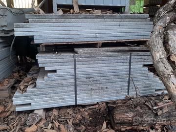 Copertina in pietra di Luserna fiammata e zoccolat