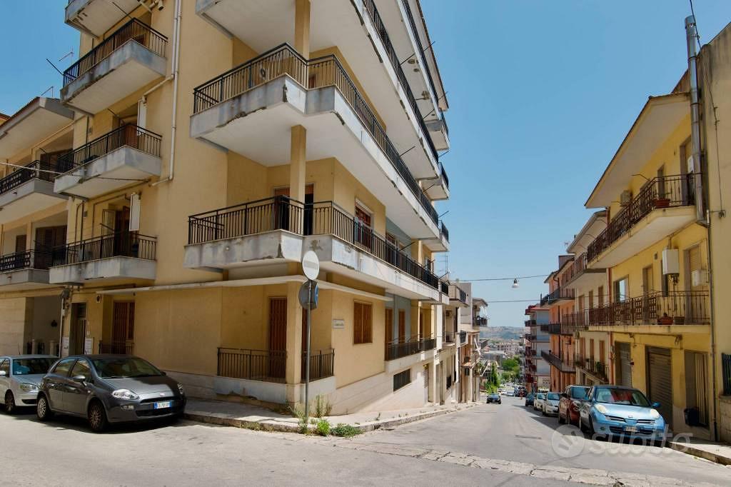 Appartamento di 174 m² con più di 5 locali a Ragus - Vista 2