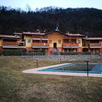 Bianzano con due camere posto auto e piscina