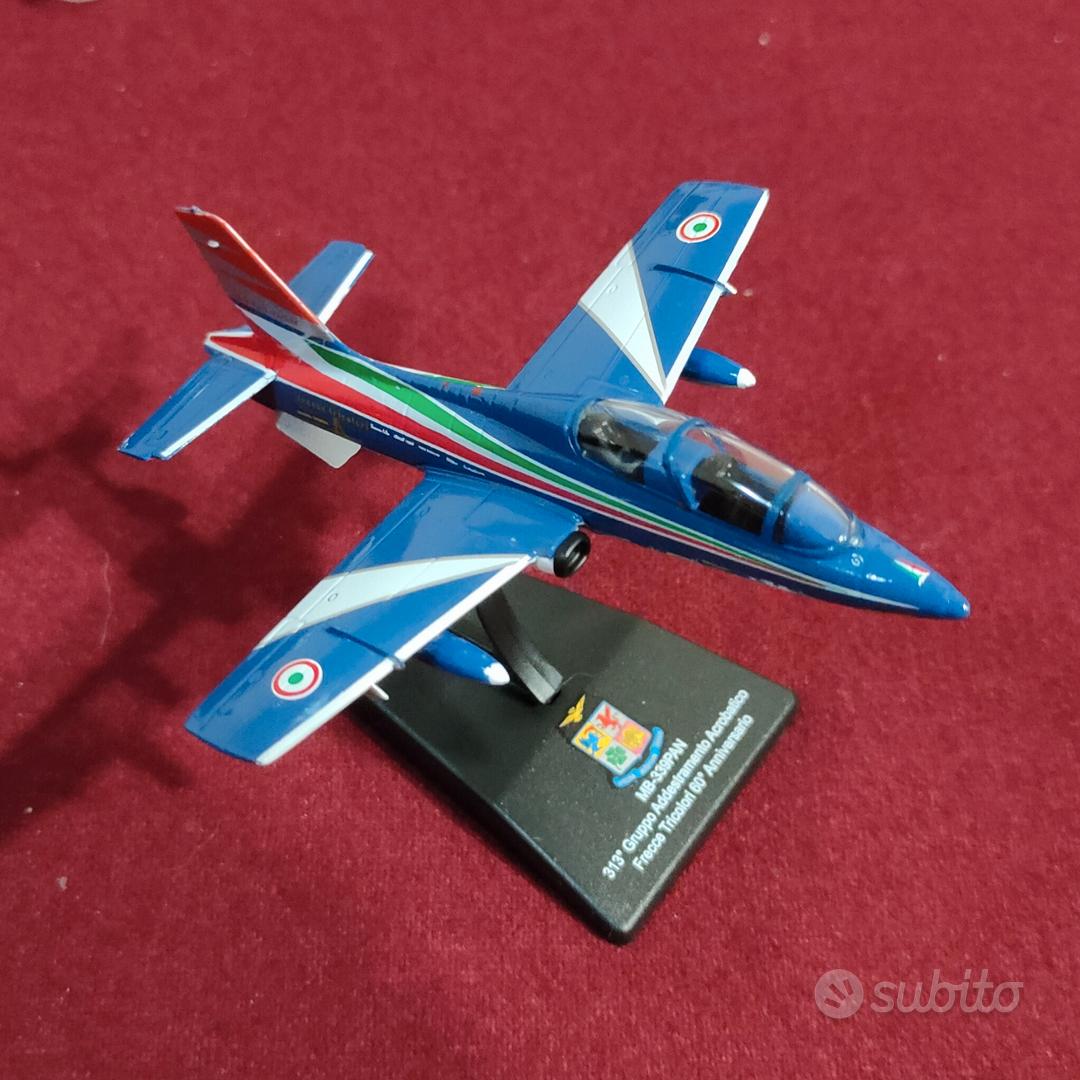 Die cast 1/100 Modellino Aereo Aircraft Aermacchi MB-339 Frecce Tricolori  60 Ann