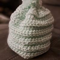 Cappello adulto a uncinetto fatto a mano e ponpon